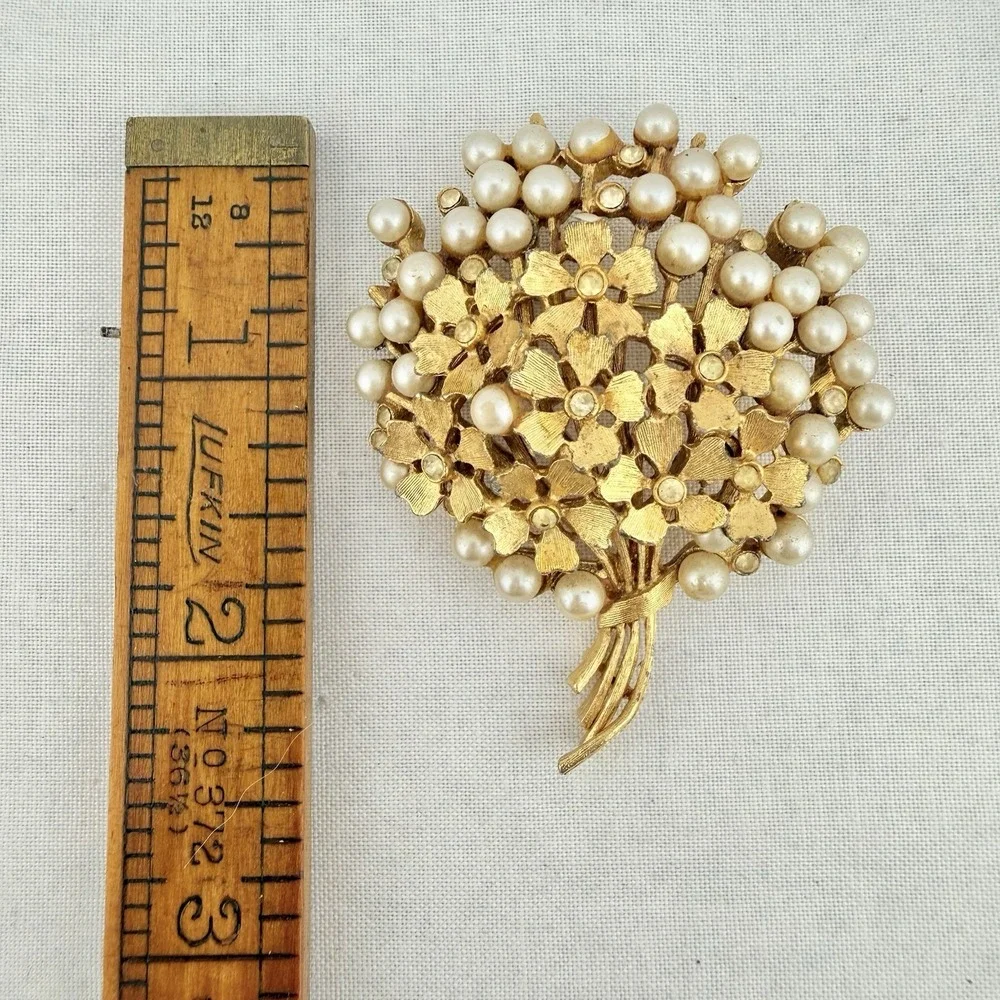 Vintage Brooch Lot Trifari BSK Gold Tone‎ Pearl Enamel Flower Leaf Cluster Green